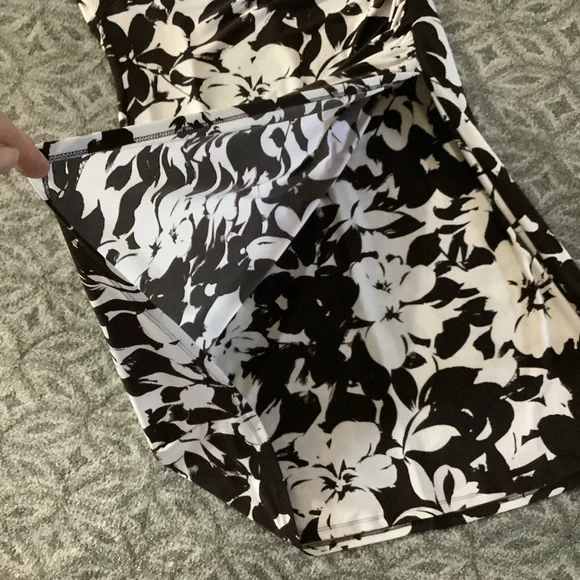 LAUREN RALPH LAUREN V-Neck Sleeveless Dark Brown/White Floral Dress - Picture 7 of 10